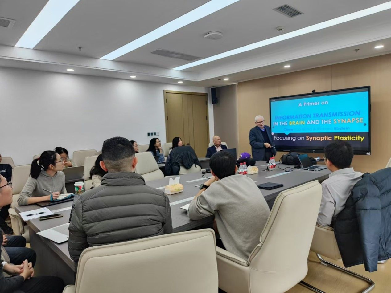 专家学者共谈智慧进化论