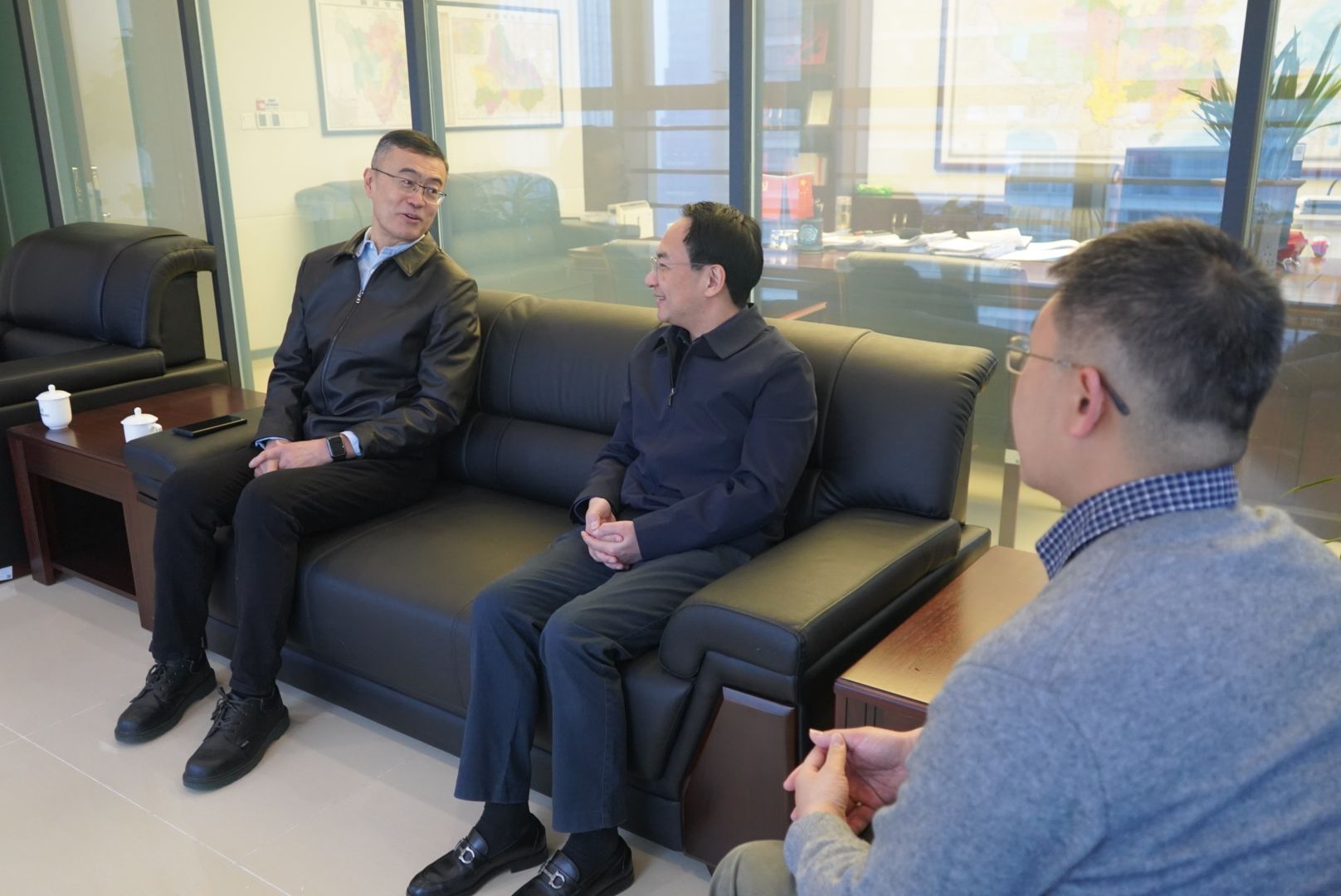 百年校庆｜新葡的京集团35222vip领导带队走访校友