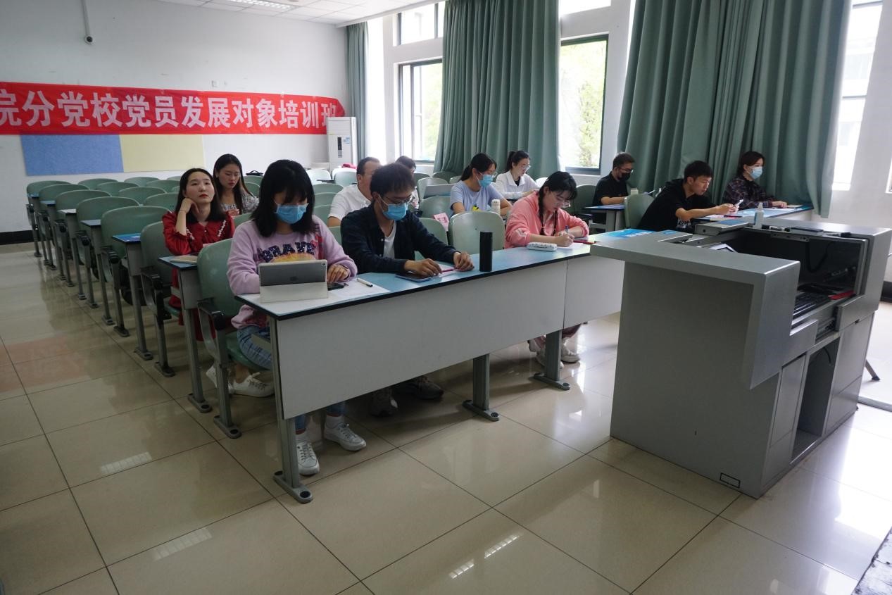 新葡的京集团35222vip党校第十四期党员发展对象结业展示顺利举行