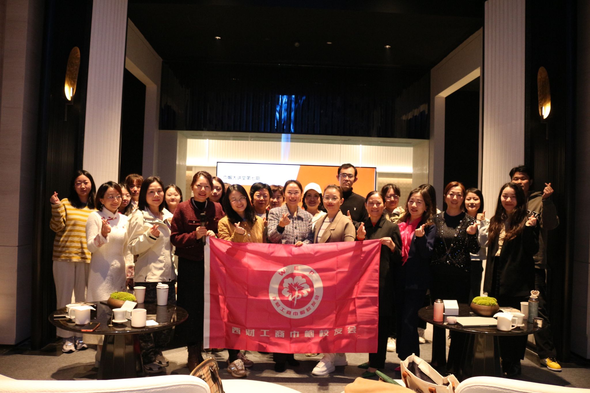 校友校庆丨新葡的京集团35222vip组织开展校友主题座谈会：女性创业者的平衡之道